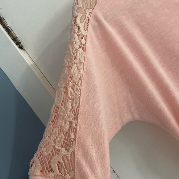 BCX Women's Peach Colored Lace Accent Top size medium - Picture 5 of 7